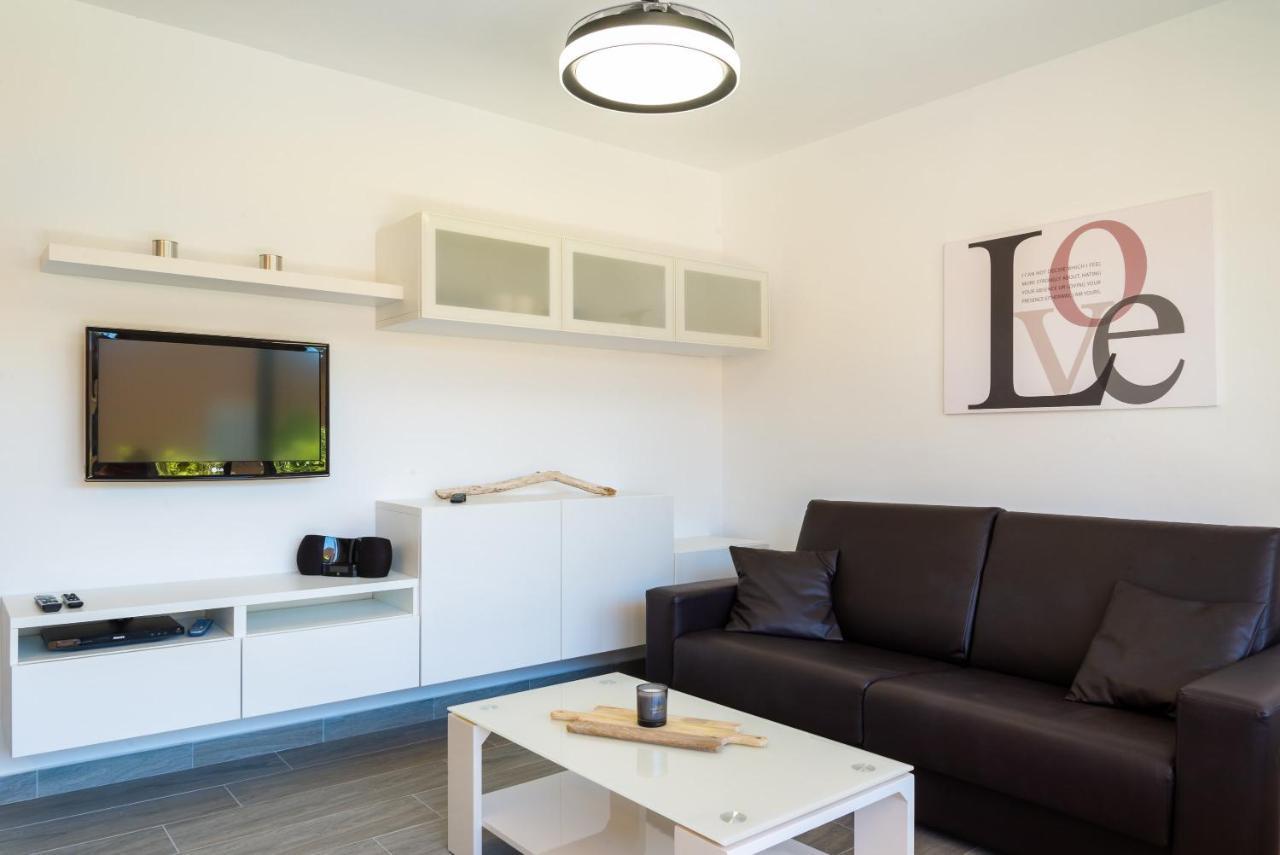 Casa Lucien - Newly Refurbished Apartment With Swimming Pool - Ideal For Couples Коралео Екстериор снимка