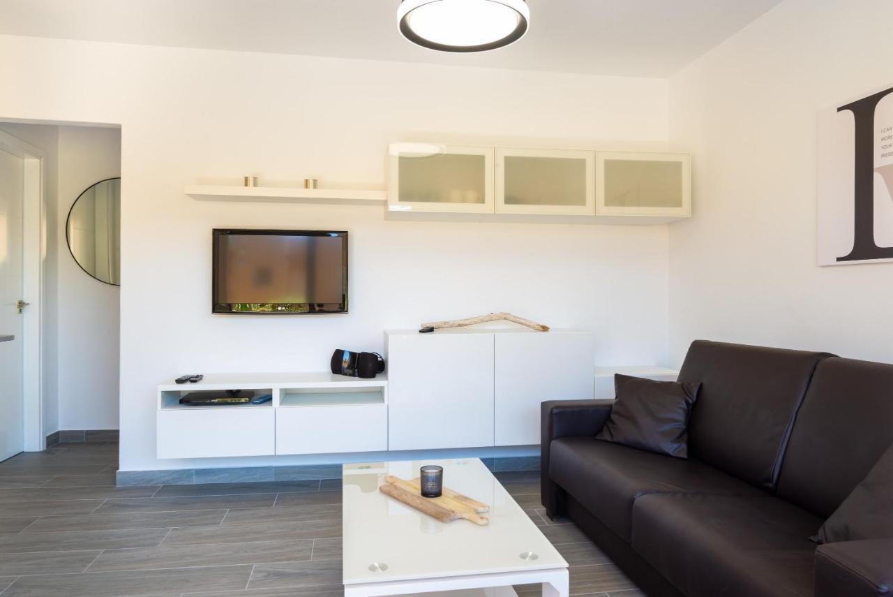 Casa Lucien - Newly Refurbished Apartment With Swimming Pool - Ideal For Couples Коралео Екстериор снимка